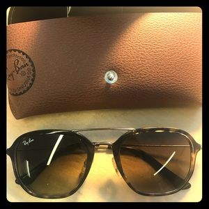 Ray-bans Aviator style sunglasses